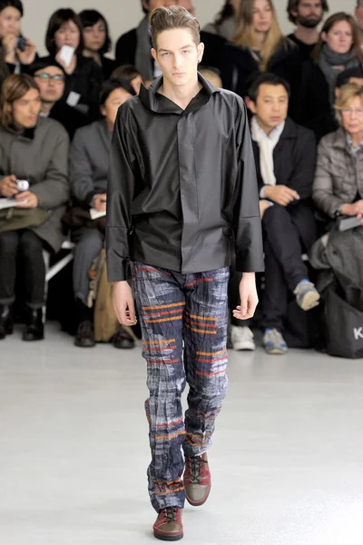 Look 30